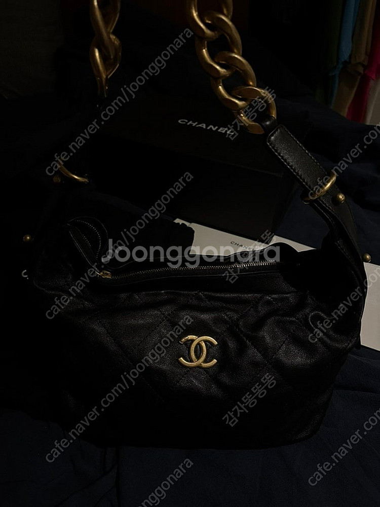 샤넬 22C AS2910 골드 메탈 체인 블랙 호보 숄더백--2